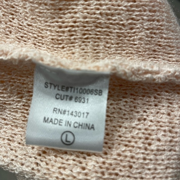 Ces Femme Women’s pale pink/apricot lightweight V neck sweater, size large - Picture 8 of 8